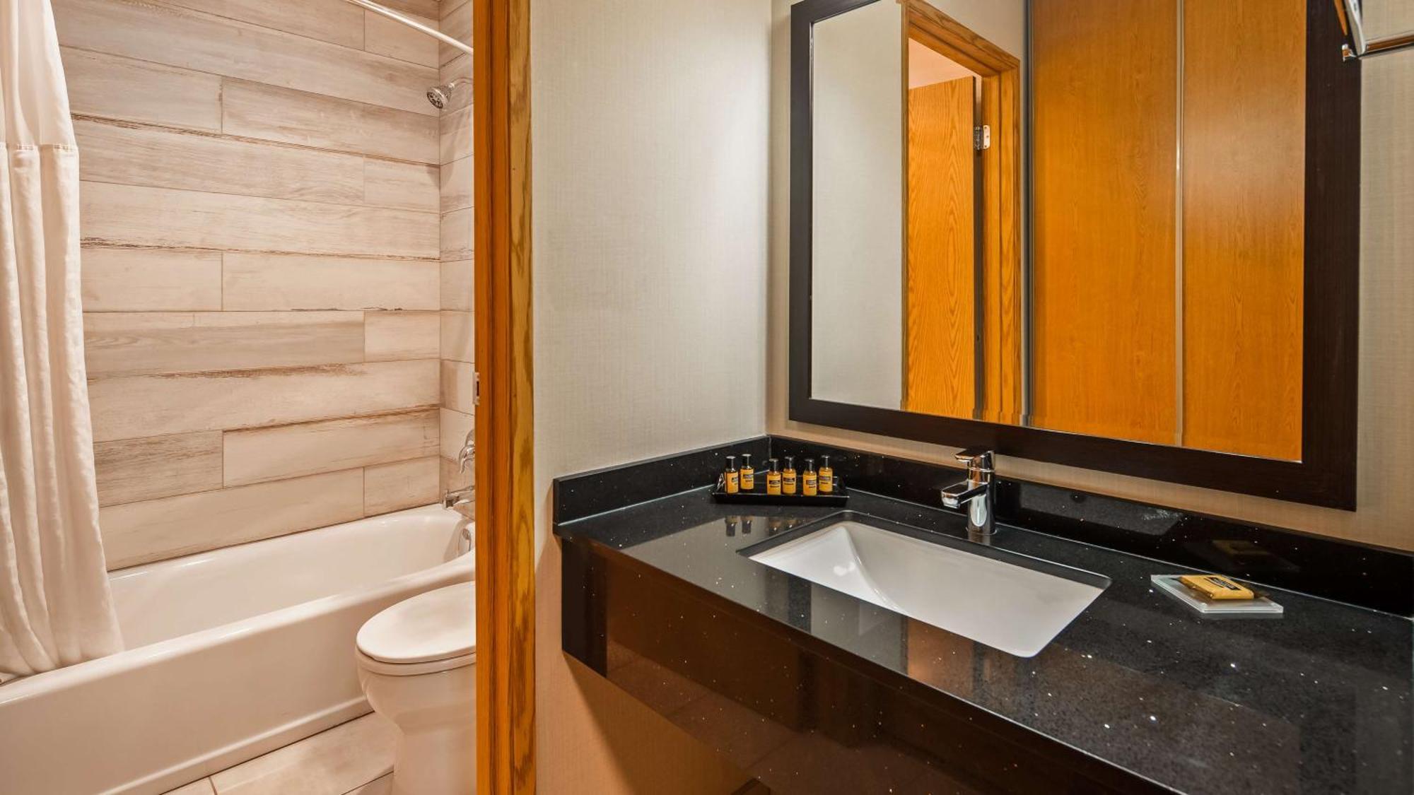 Best Western Plus Country Meadows Inn Aldergrove Exteriör bild